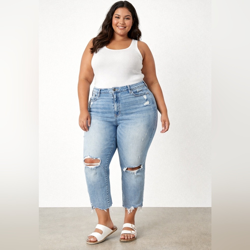 American Eagle Women's Blue Distressed Jeans